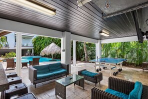 Terrace/patio - Dream Luxury Vacation Home with a Guest House, Private Pool, and Bay Views! (Anna Maria)