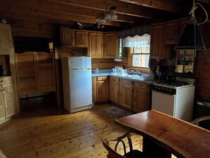 Kühlschrank, Ofen, Wasserkocher, Toaster