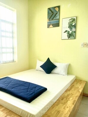 Basic Single Room | Living room | Flat-screen TV - Tan An Guest House (Ho Chi Minh City)