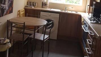 Apartment, 2 Bedrooms | Private kitchen | Fridge, microwave, oven, stovetop