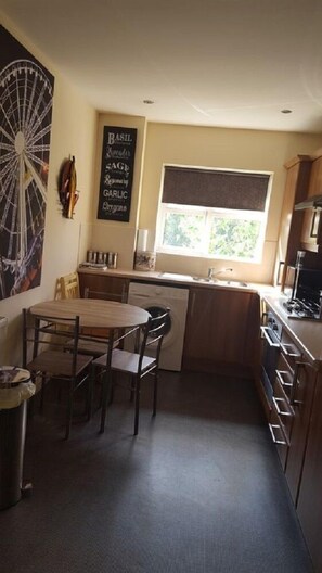 Leilighet, 2 soverom | Eget kjøkken | Kjøleskap, mikrobølgeovn, ovn og kokeplater