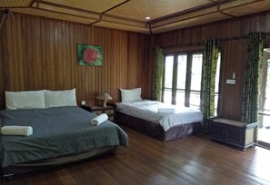 Hypo-allergenic bedding, minibar, free WiFi, bed sheets