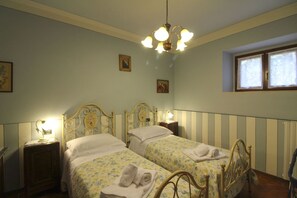 5 habitaciones, tabla de planchar con plancha y wifi 