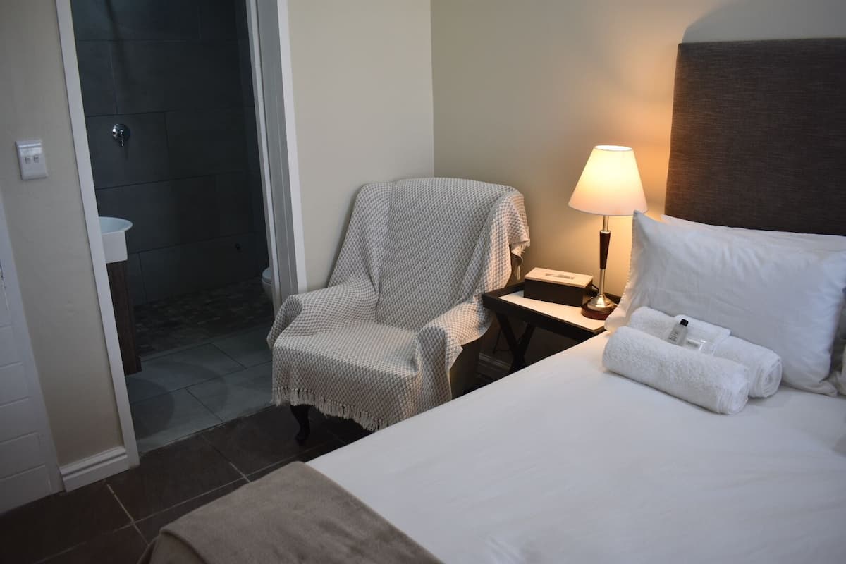 Habitación Deluxe doble, 1 cama doble, vistas al jardín, en la zona del jardín | 1 dormitorio, sábanas de algodón egipcio, ropa de cama de alta calidad
