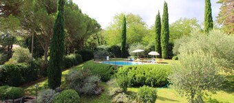 Maison de campagne panoramique avec piscine privée et jacuzzi, à 8 km d'Arezzo. Un bon point de dépa