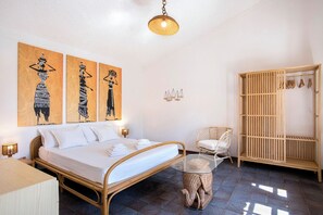 6 bedrooms, in-room safe, iron/ironing board, WiFi