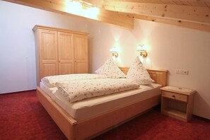 1 quarto, acesso à internet, roupa de cama