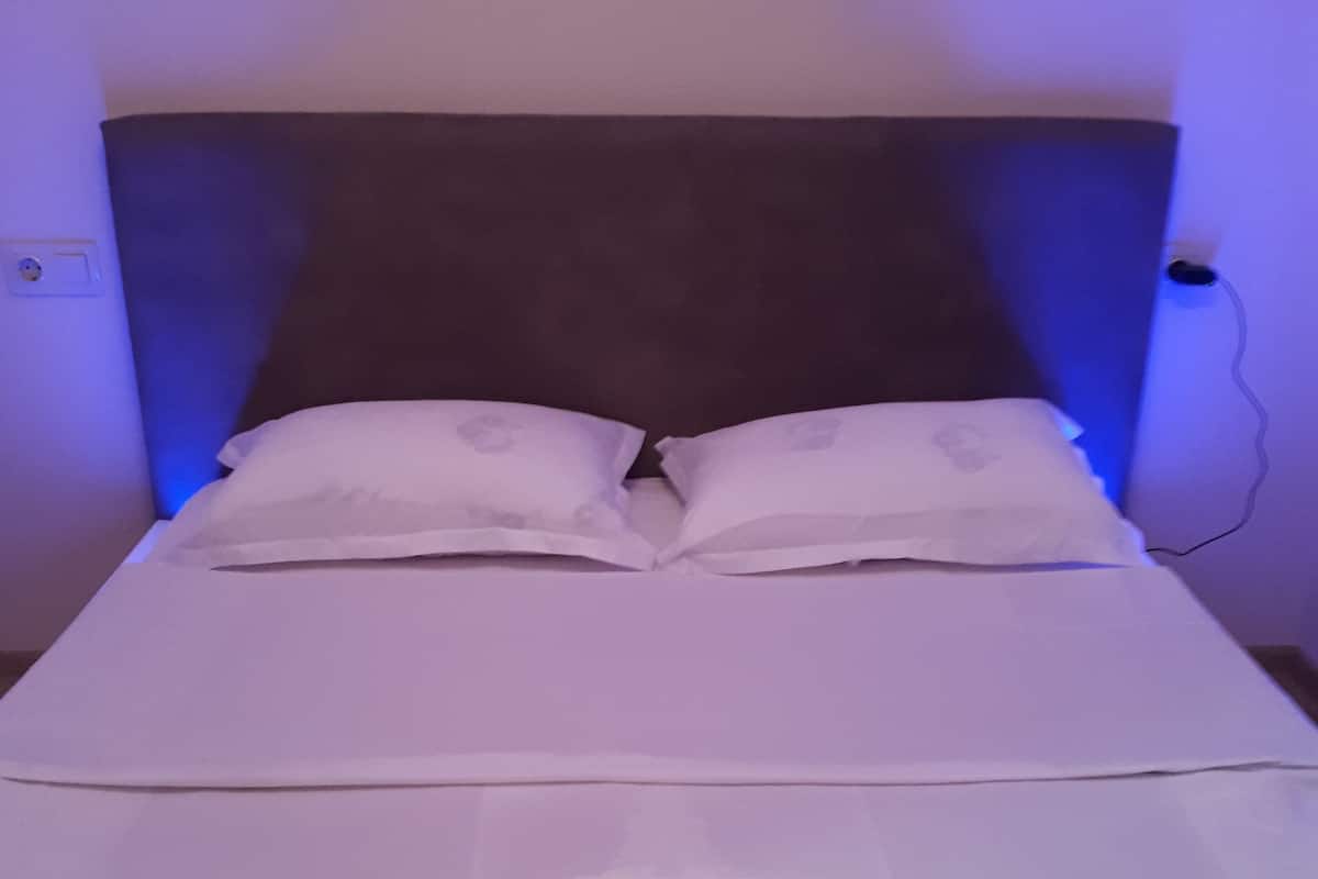 Triple Room | Premium bedding, desk, laptop workspace, soundproofing