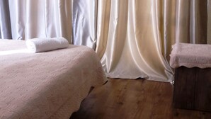 Ropa de cama de alta calidad y escritorio 