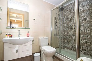 Combined shower/tub, hair dryer, towels, soap