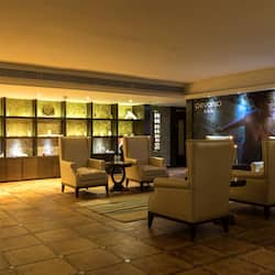 Tina de hidromasaje, baño de vapor y manicures y pedicures