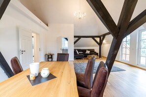 Unclassified image, 5 of 31, button