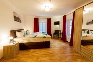 2 bedrooms, desk, WiFi, bed sheets