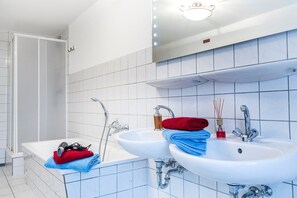 Shower, hair dryer, towels - Apartment - Berding, Frank (Gutshof am See) (Klein Upahl)