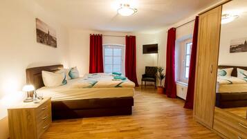 2 bedrooms, desk, WiFi, bed sheets