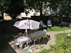 تناول الطعام بالخارج