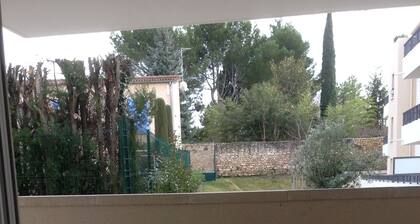 Quiet 2-bedroom apartment with pool 200 m from town centre