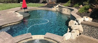 Gallinger · Fabulous Grand Home Pool~Jacuzzi Central Walkable