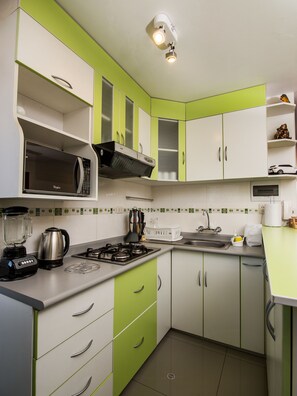 Apartment | Private kitchen | Fridge, microwave, stovetop, coffee/tea maker - El Sol Cusco Apartamentos (Cusco)