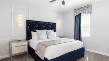 8 slaapkamers, een strijkplank/strijkijzer, wifi, beddengoed