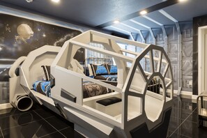 8 slaapkamers, een strijkplank/strijkijzer, wifi, beddengoed