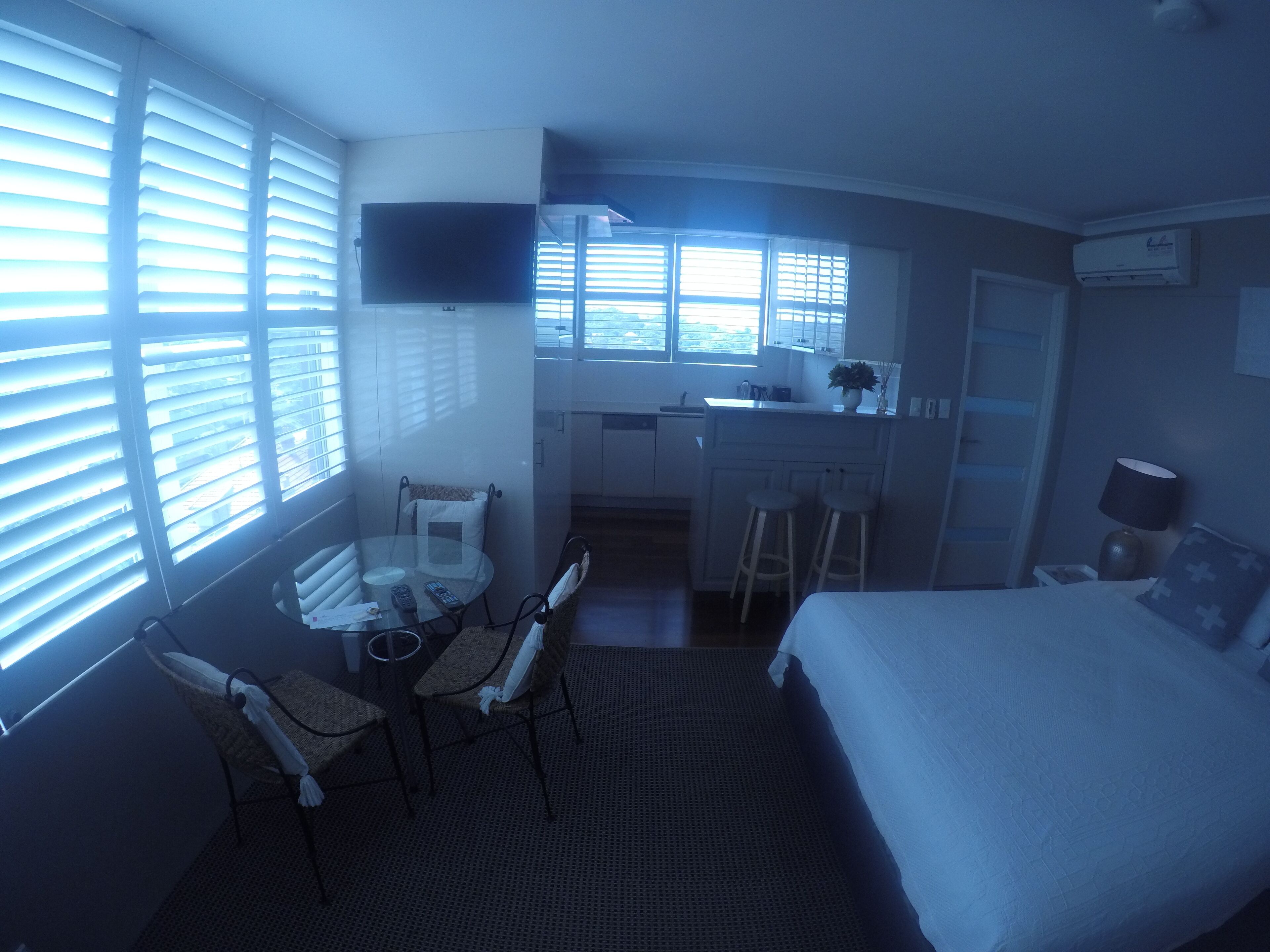 Mosman Luxury Studio — image 10