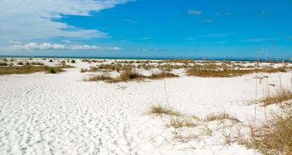 Frühlingsangebot! Preis reduziert bis 31. Mai! Frühlingsangebot! Preis reduziert bis 31. Mai!Anna Cabana A: Wunderschönes privates Schwimmbad im North End nur einen kurzen Spaziergang vom Strand entfernt!