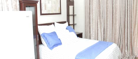 8 bedrooms, iron/ironing board, WiFi, bed sheets