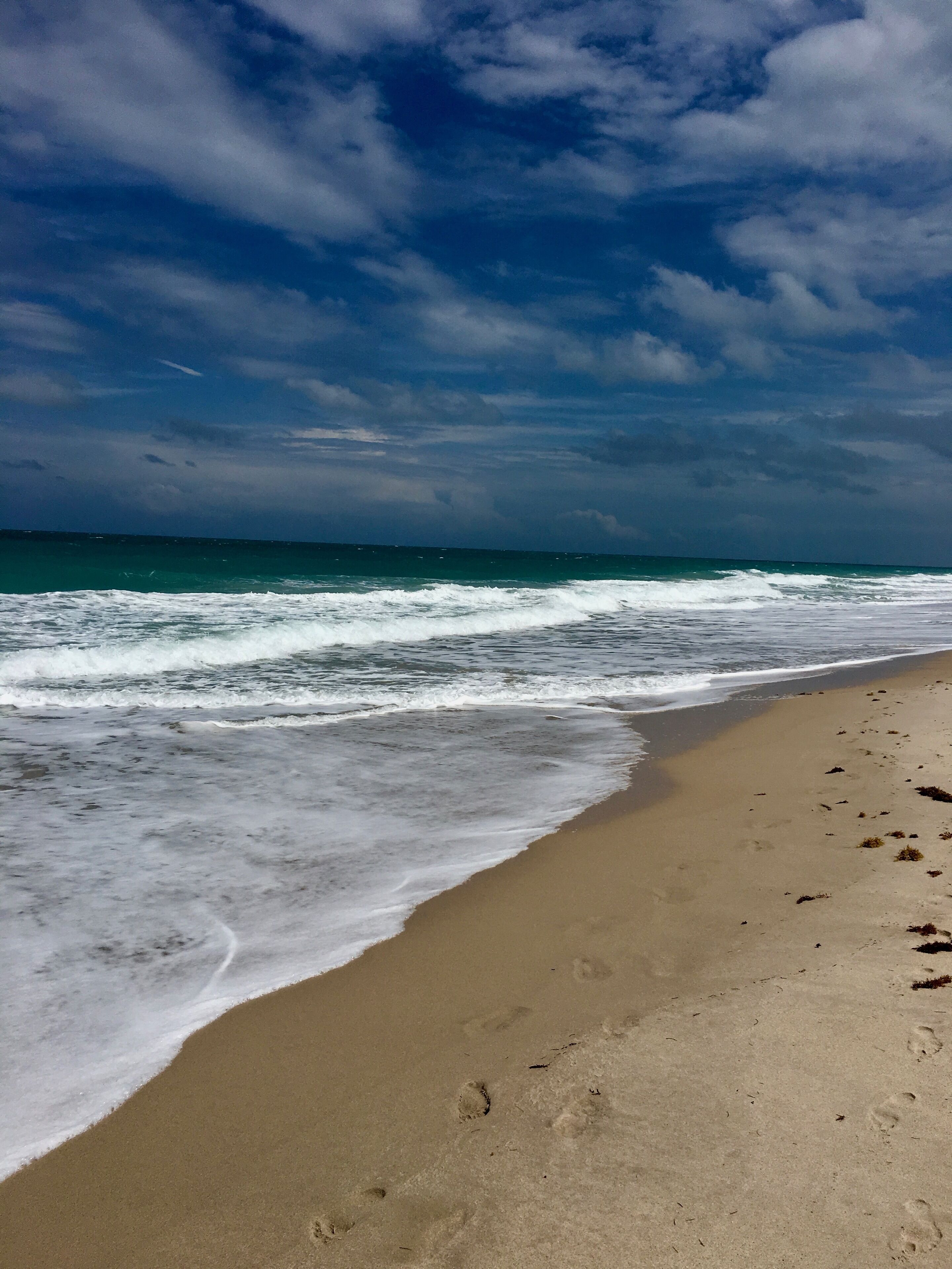 Plage, chaises longues, parasols, serviettes de plage