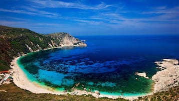 Chaises longues, serviettes de plage