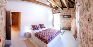 2 chambres, coffres-forts dans les chambres, bureau