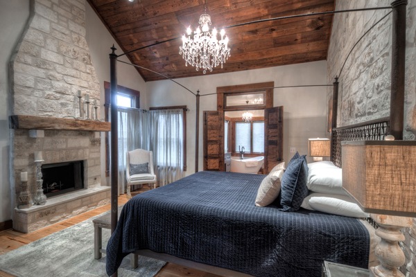 4 habitaciones, escritorio, tabla de planchar con plancha y wifi gratis