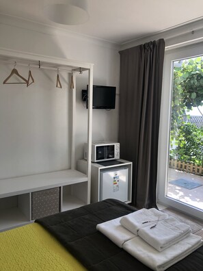 1 bedroom, iron/ironing board, Internet, bed sheets