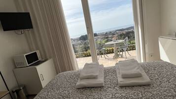 1 bedroom, iron/ironing board, internet, bed sheets