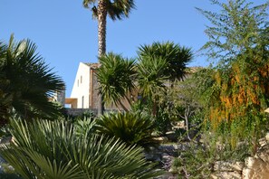 Property grounds - SCIROCCO 2 bedroom apartment 4/5 sleeps with Pool - Modica - Sicily (MODICA)