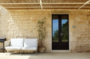 Terrace/patio - SCIROCCO 2 bedroom apartment 4/5 sleeps with Pool - Modica - Sicily (MODICA)