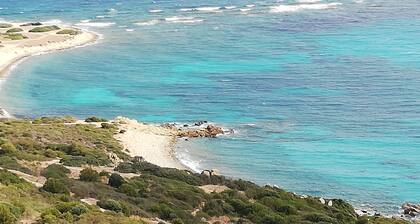 Villa indépendante avec jardin et CarPostal, loin de la mer 750