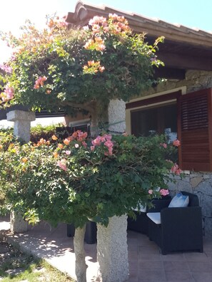 Property grounds - Indipendent Villa with private garden at only 750m far from the sea (Villasimius)