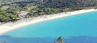 Unabhängige Villa mit Garten und Postauto, vom Meer entfernt 750