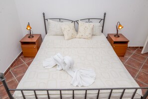 2 bedrooms, iron/ironing board, travel cot, free WiFi - Unique apartment with roof terrace, orchard and pool, 2 km to sea (Tivat)