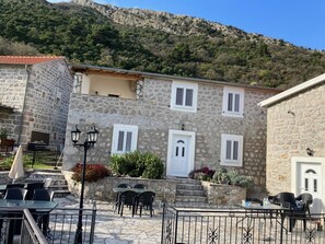 Outdoor dining - Unique apartment with roof terrace, orchard and pool, 2 km to sea (Tivat)