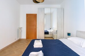 2 bedrooms, iron/ironing board, travel cot, free WiFi