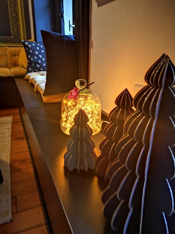 A table with decorative items including a glowing ornament and cut-out shapes. - LYON 2 / CENTER / JACOBINS / MERCIÈRE (Lyon)