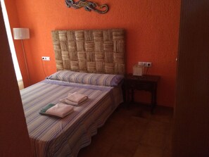 3 slaapkamers, een strijkplank/strijkijzer, wifi, beddengoed