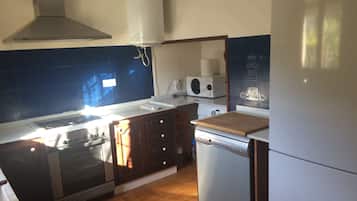 Refrigerador, horno, parrilla de estufa y lavavajillas