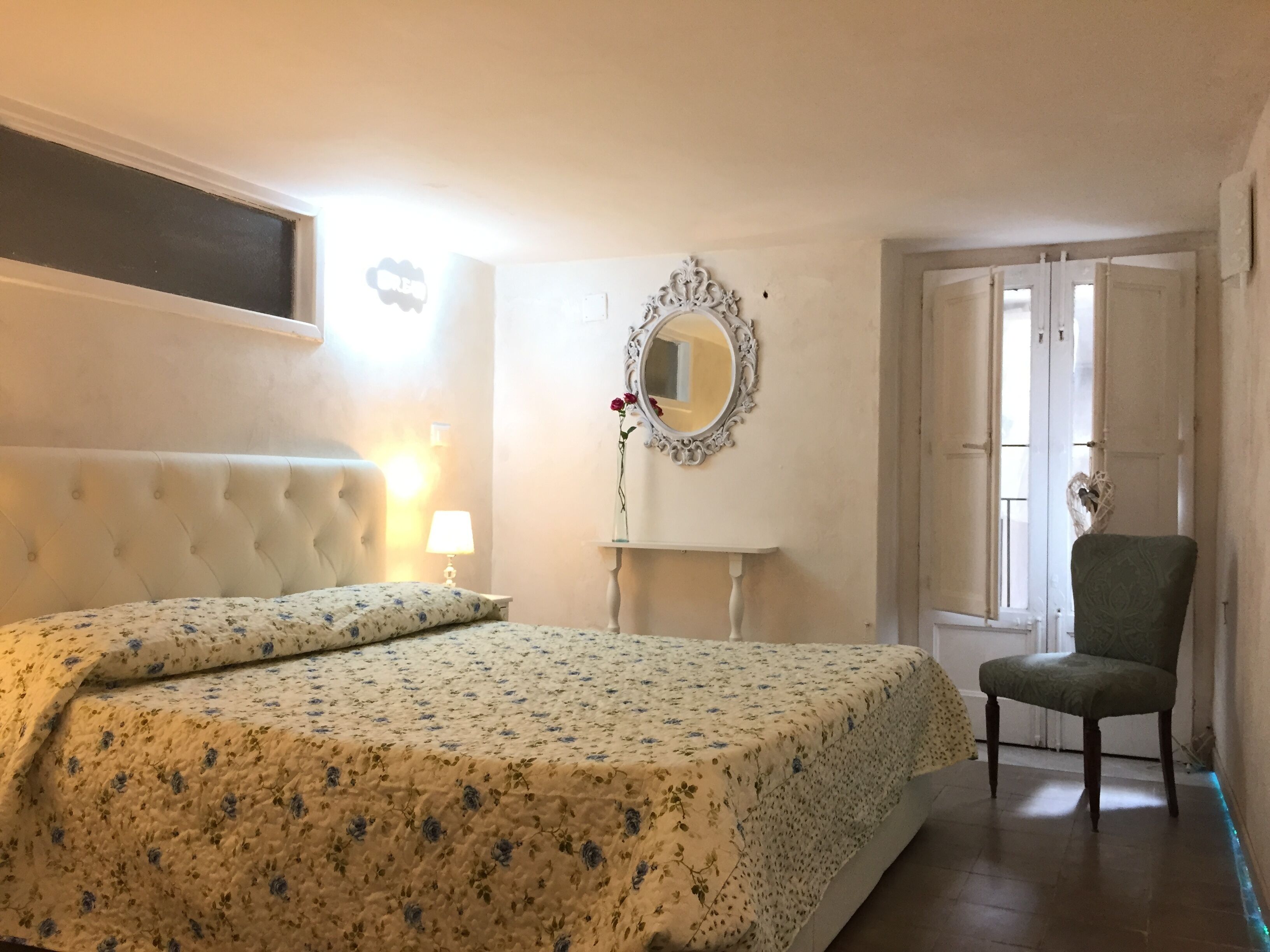 4 habitaciones, tabla de planchar con plancha y wifi gratis 