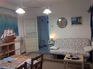 Tv, dvd-spelare och en stereo