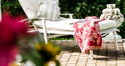 Small coach house: 10 min. to the beach, in the middle of nature, sauna & whirlpool