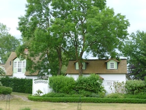 المنطقة المحيطة بالمنشأة