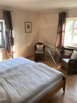 4 bedrooms, Internet, bed sheets